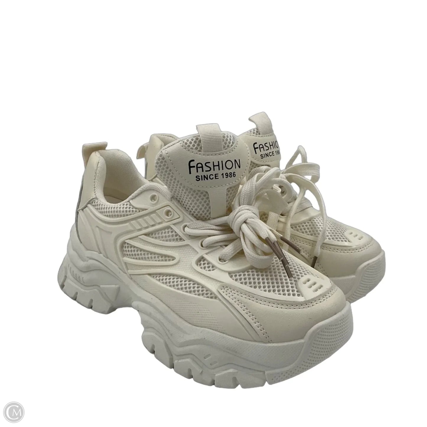 Shoes Sneakers By Clothes Mentor In Cream, Size: 9.5