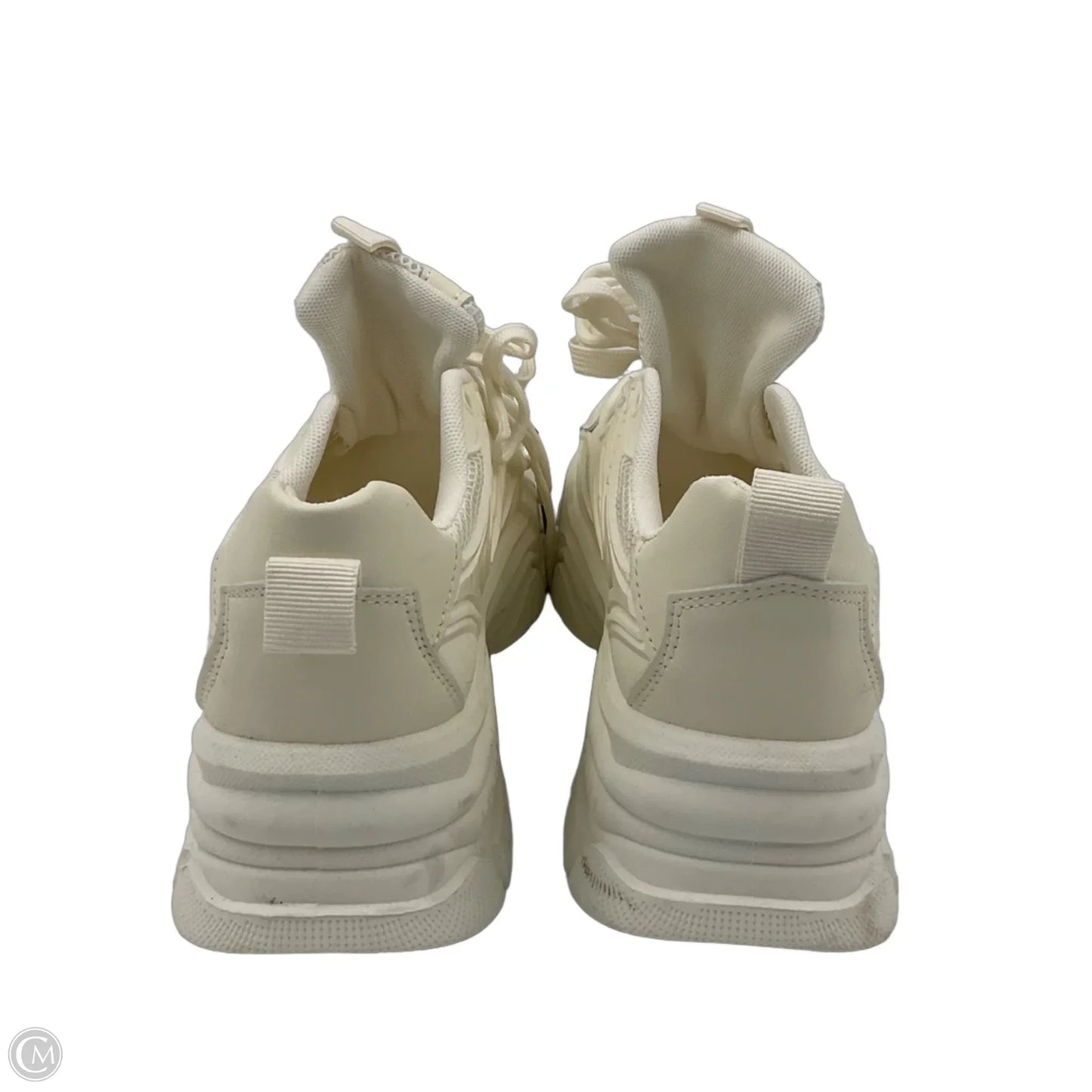 Shoes Sneakers By Clothes Mentor In Cream, Size: 9.5
