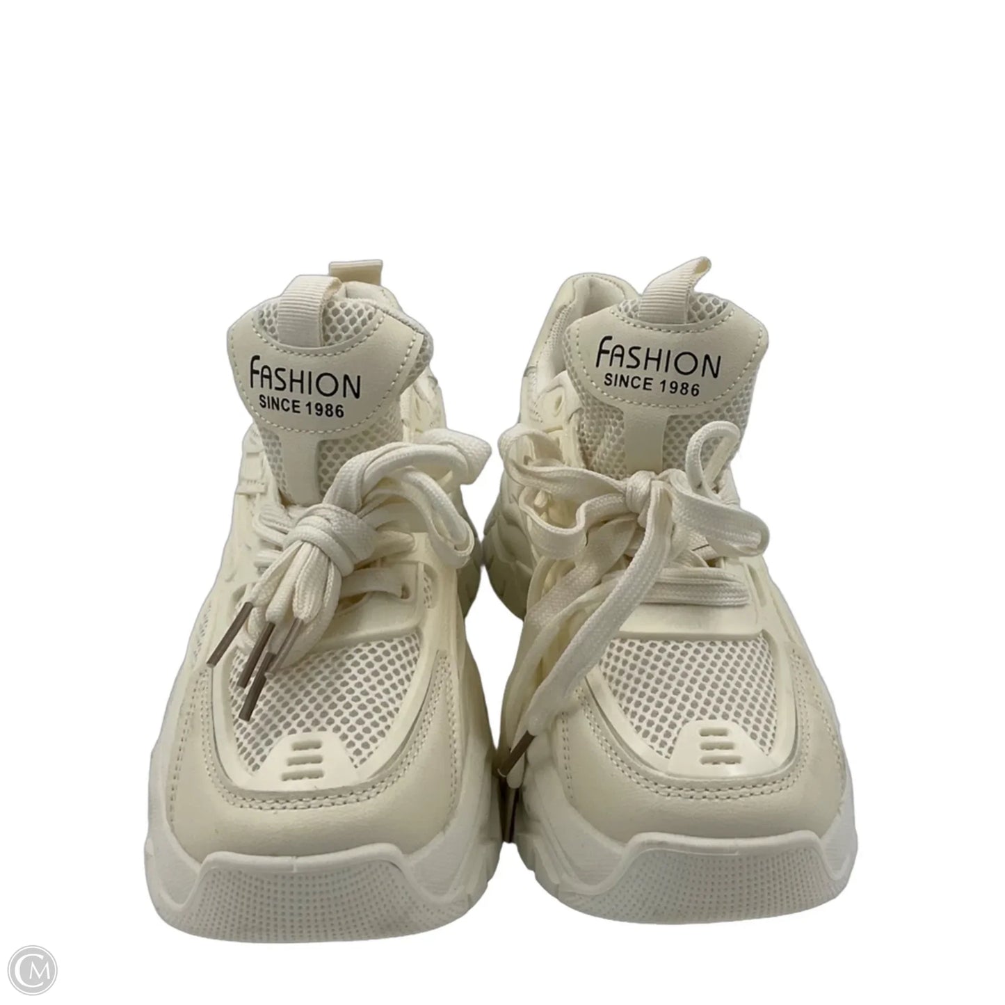 Shoes Sneakers By Clothes Mentor In Cream, Size: 9.5
