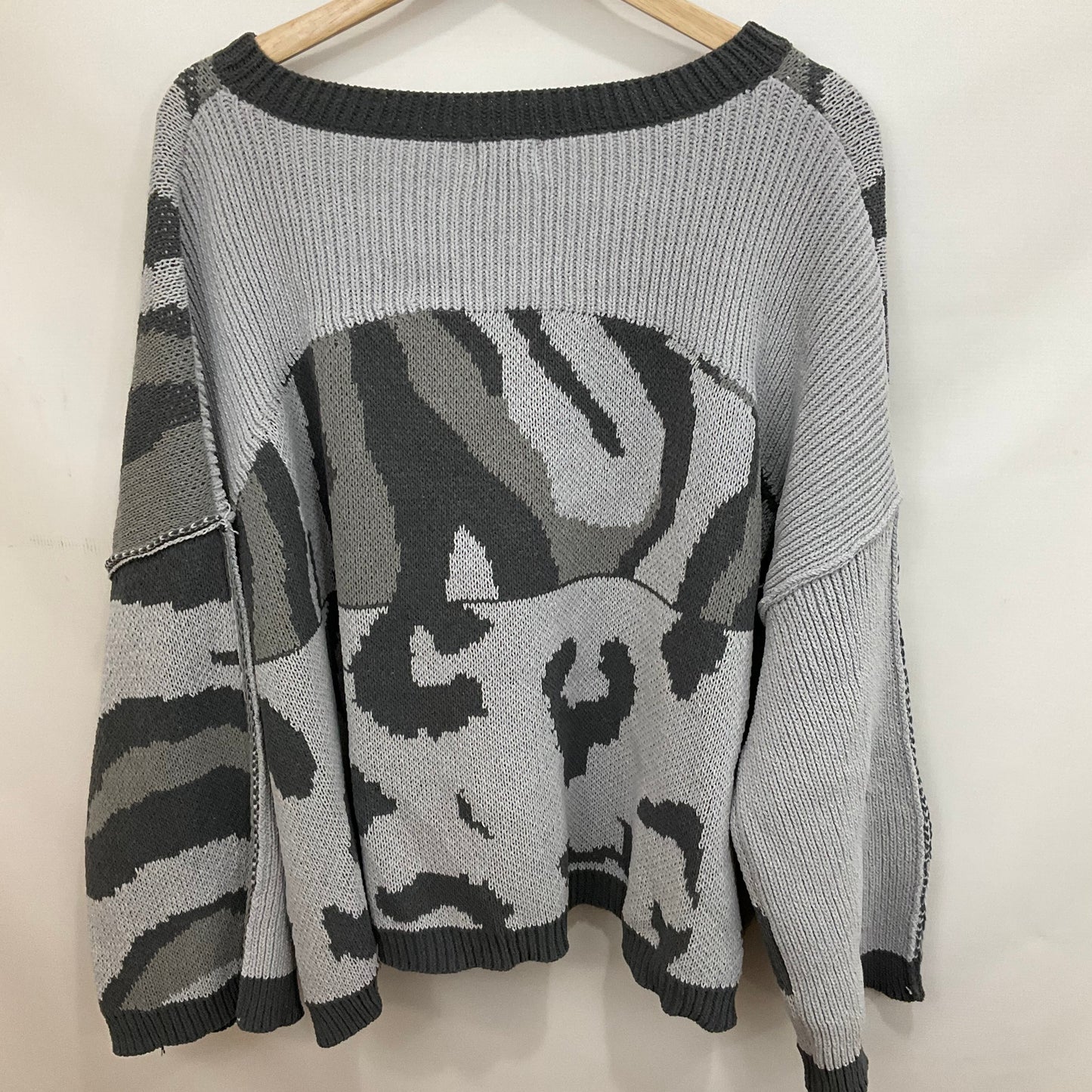 Sweater By Pol In Grey, Size: L