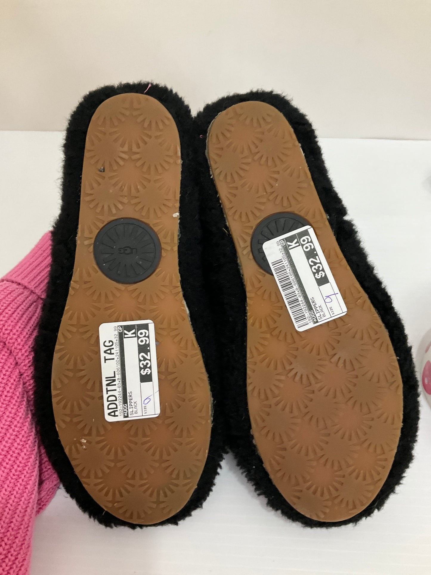 Slippers By Ugg In Black