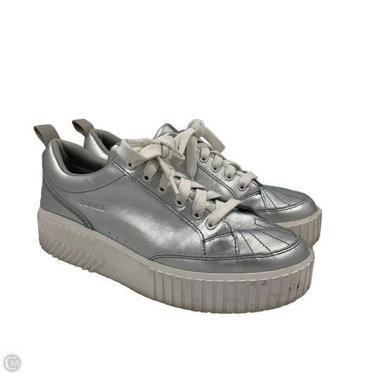 Shoes Sneakers By Sorel In Silver, Size: 11