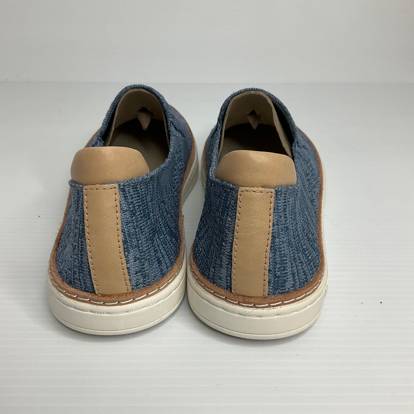 Blue Shoes Flats Ugg, Size 7.5