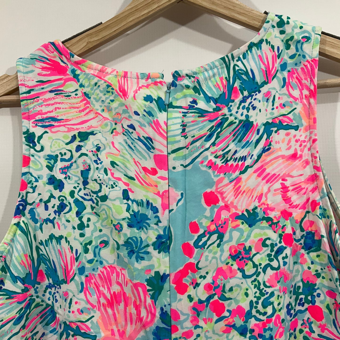 Top Sleeveless By Lilly Pulitzer In Tropical Print, Size: S