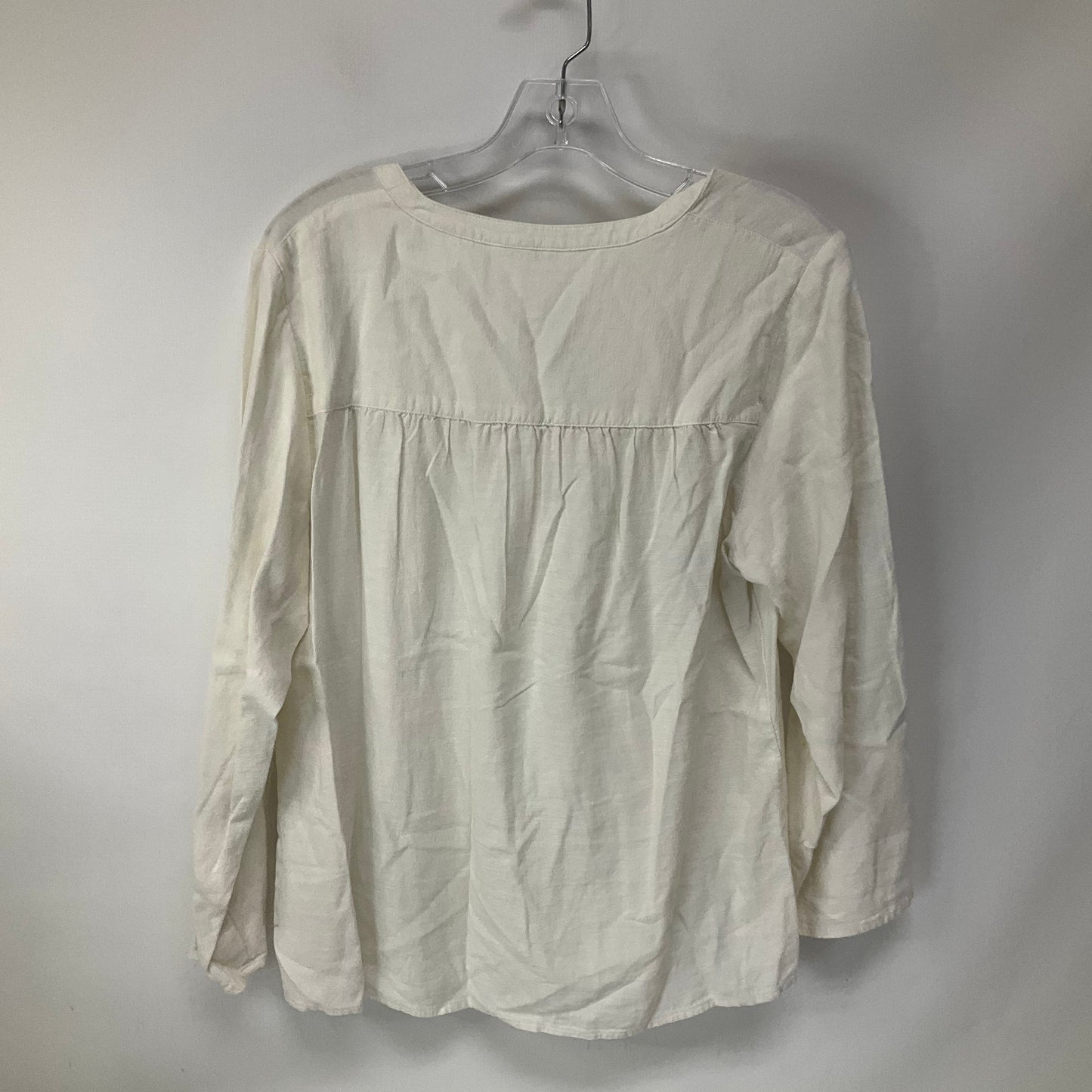 Top Long Sleeve By Splendid In White, Size: S