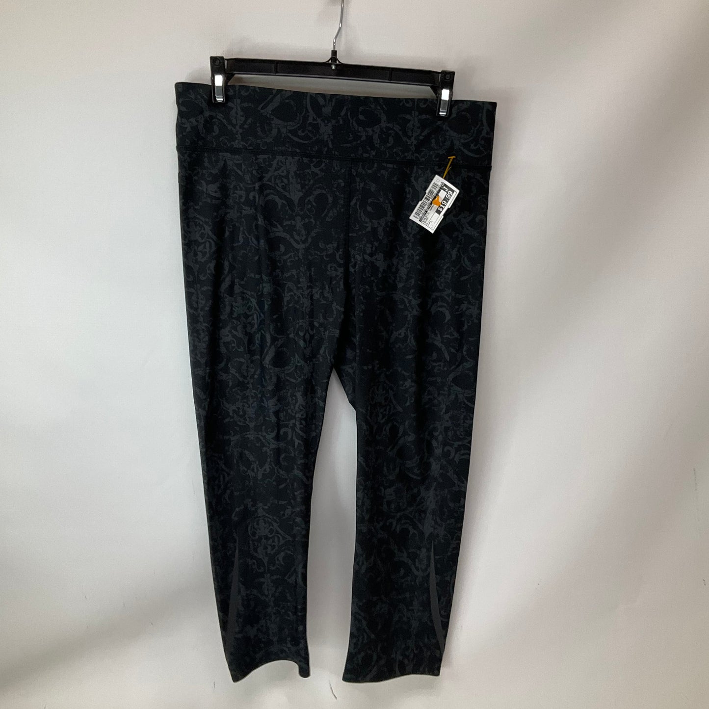 Athletic Capris By Sweaty Betty In Black, Size: L