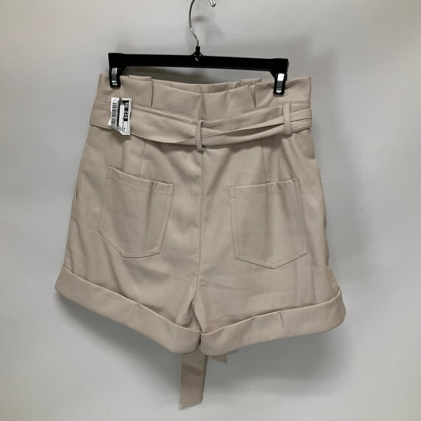 Cream Shorts Cmc, Size M