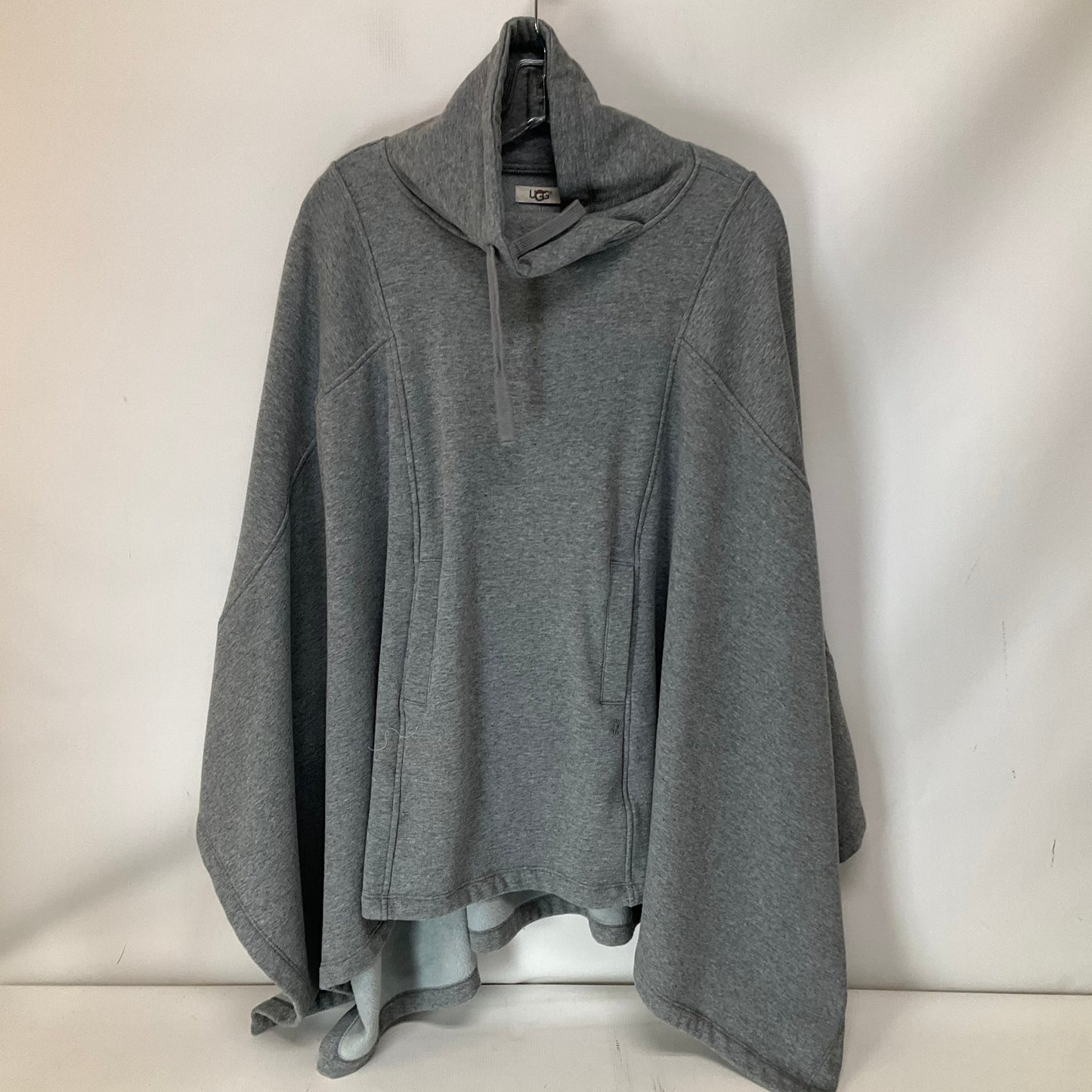 Poncho By Ugg In Grey, Size: S