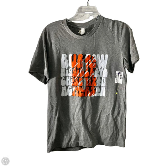 Athletic Top Short Sleeve By Bella + Canvas In Grey, Size: M
