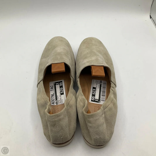 Shoes Flats By Cma In Beige, Size: 7