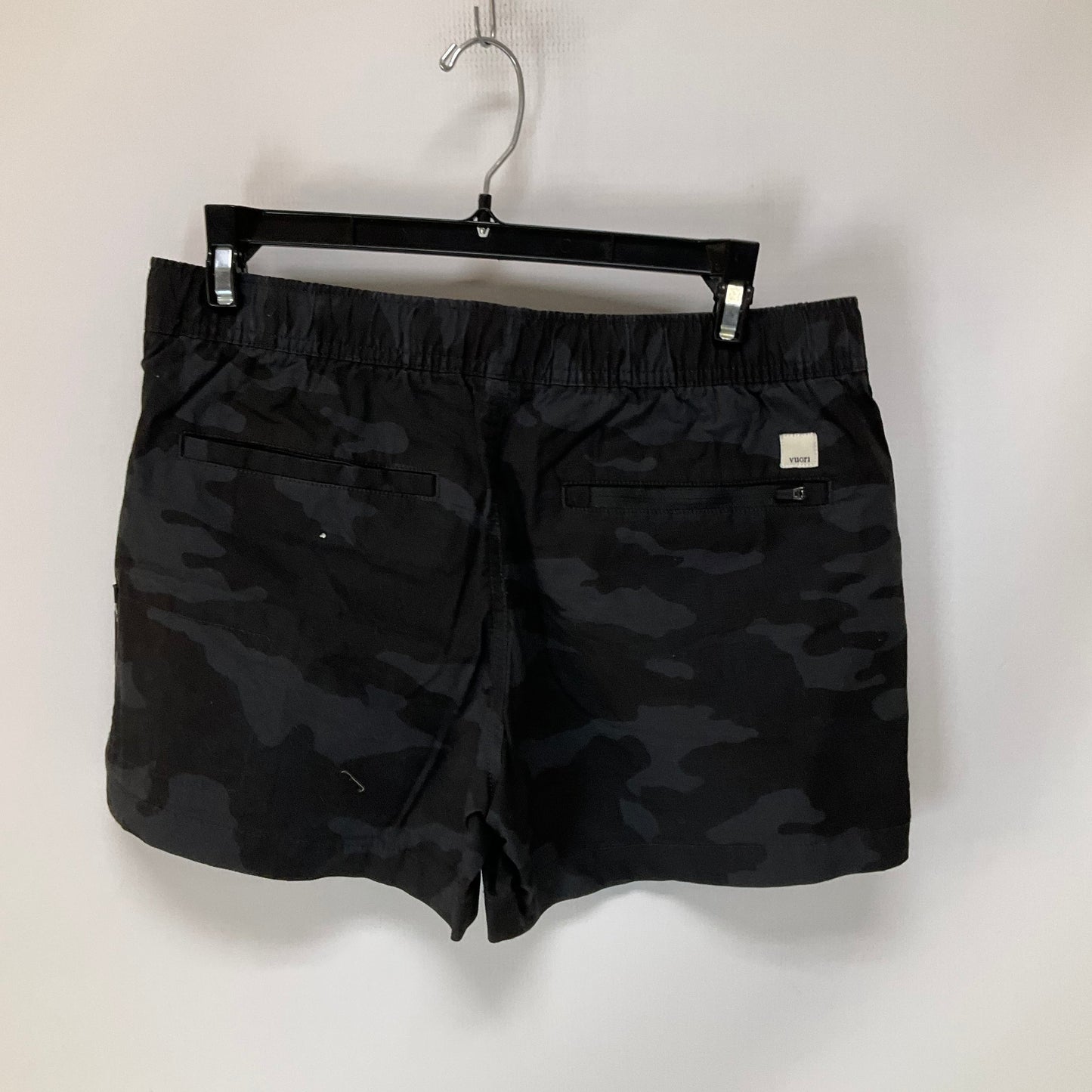 Shorts By Vuori In Camouflage Print, Size: S