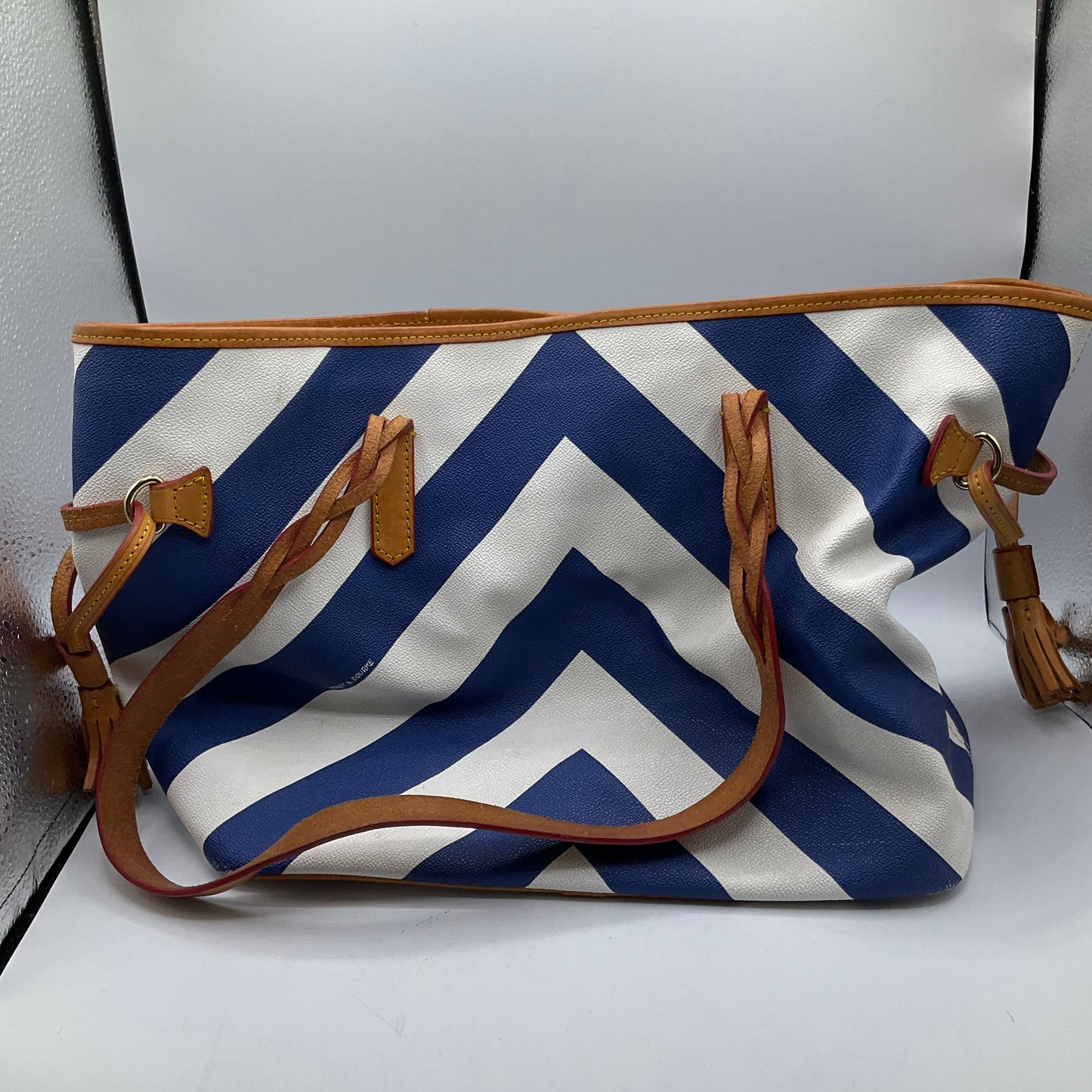 Handbag Designer Dooney And Bourke, Size Large