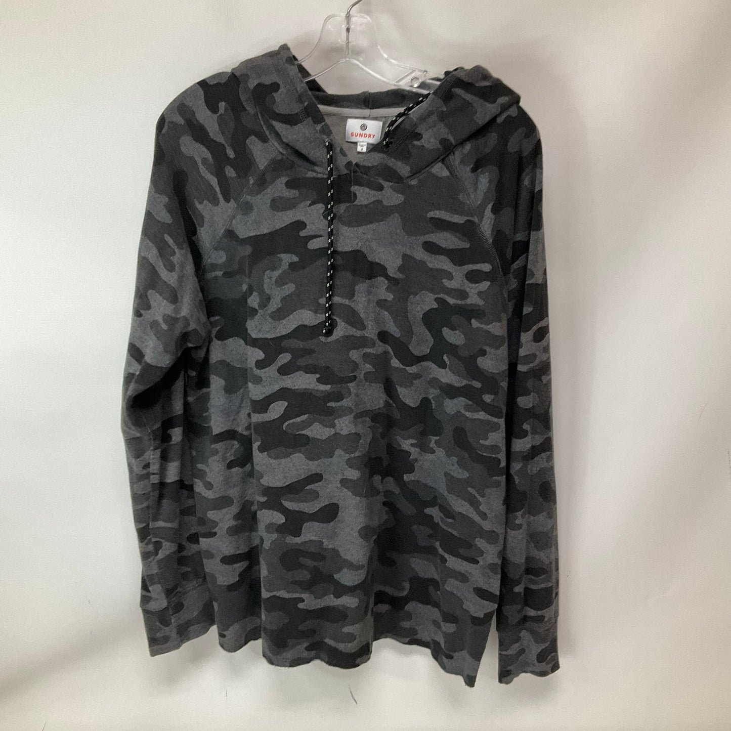 Sweatshirt Hoodie By Sundry In Camouflage Print, Size: Xl