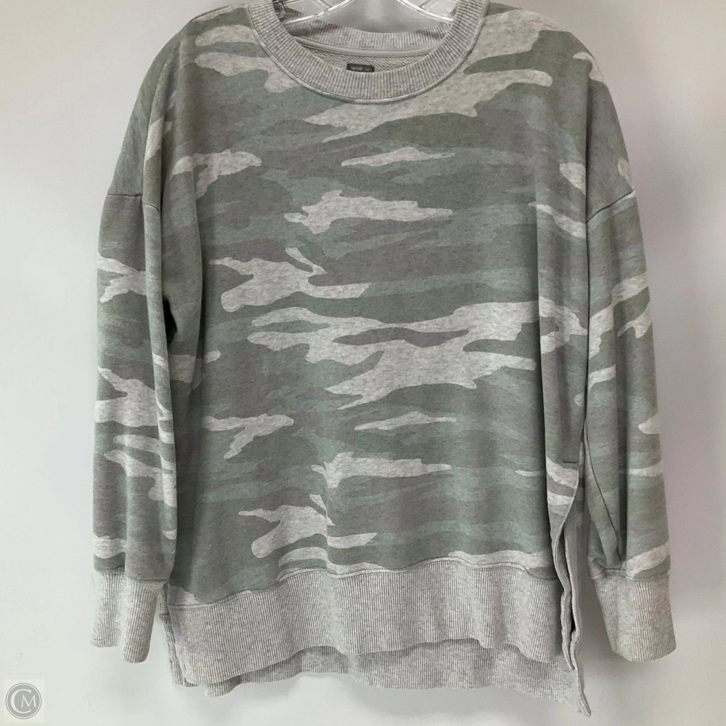 Top Long Sleeve By Aerie In Camouflage Print, Size: S