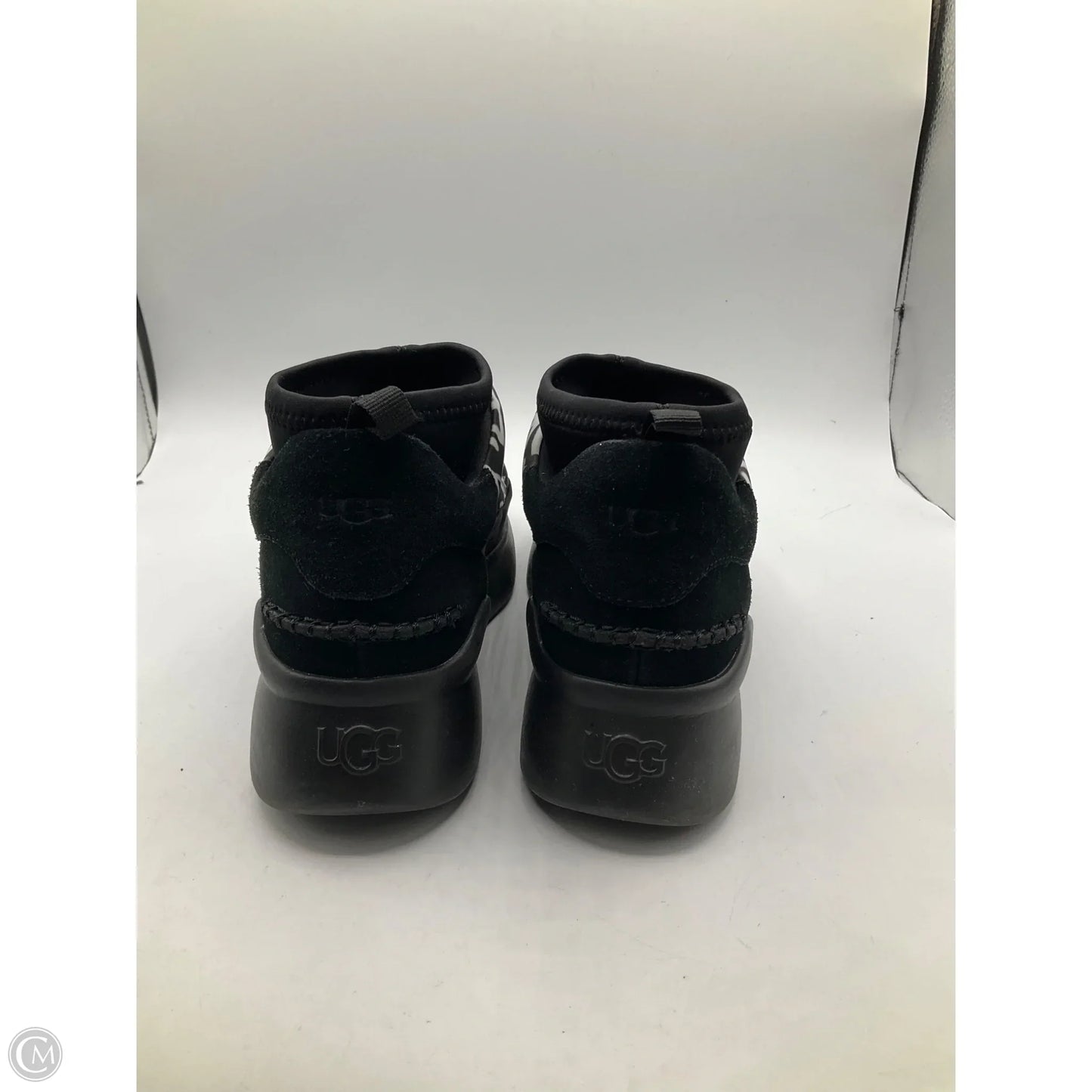 Shoes Designer By Ugg In Black & White, Size: 7