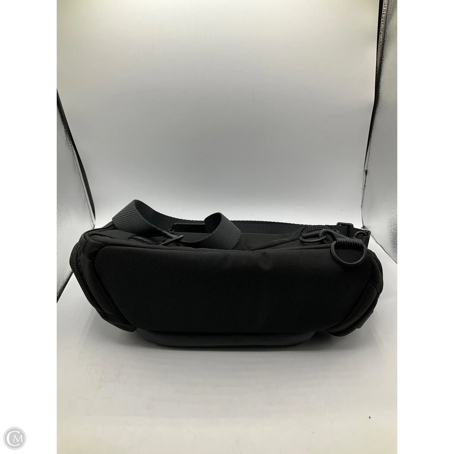 Crossbody Designer By Tumi, Size: Medium