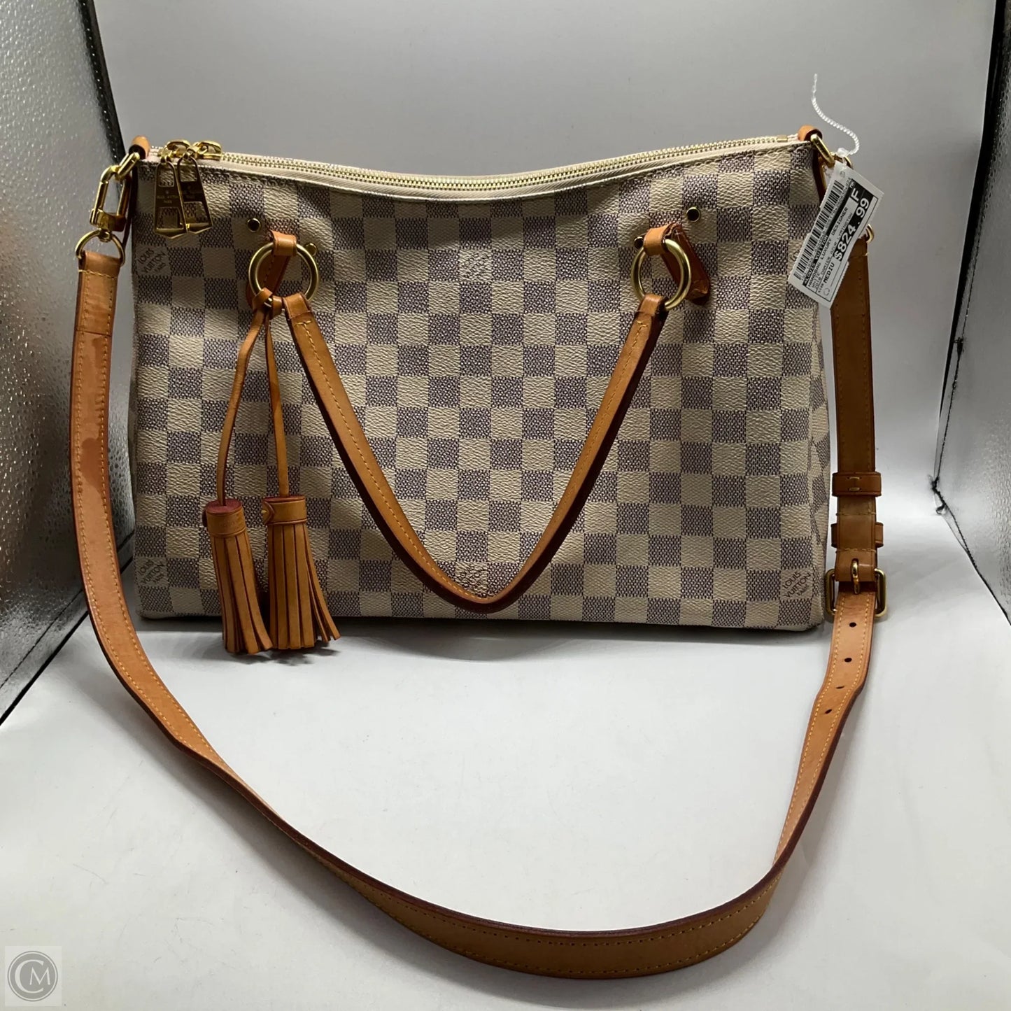 Handbag Luxury Designer By Louis Vuitton, Size: Medium