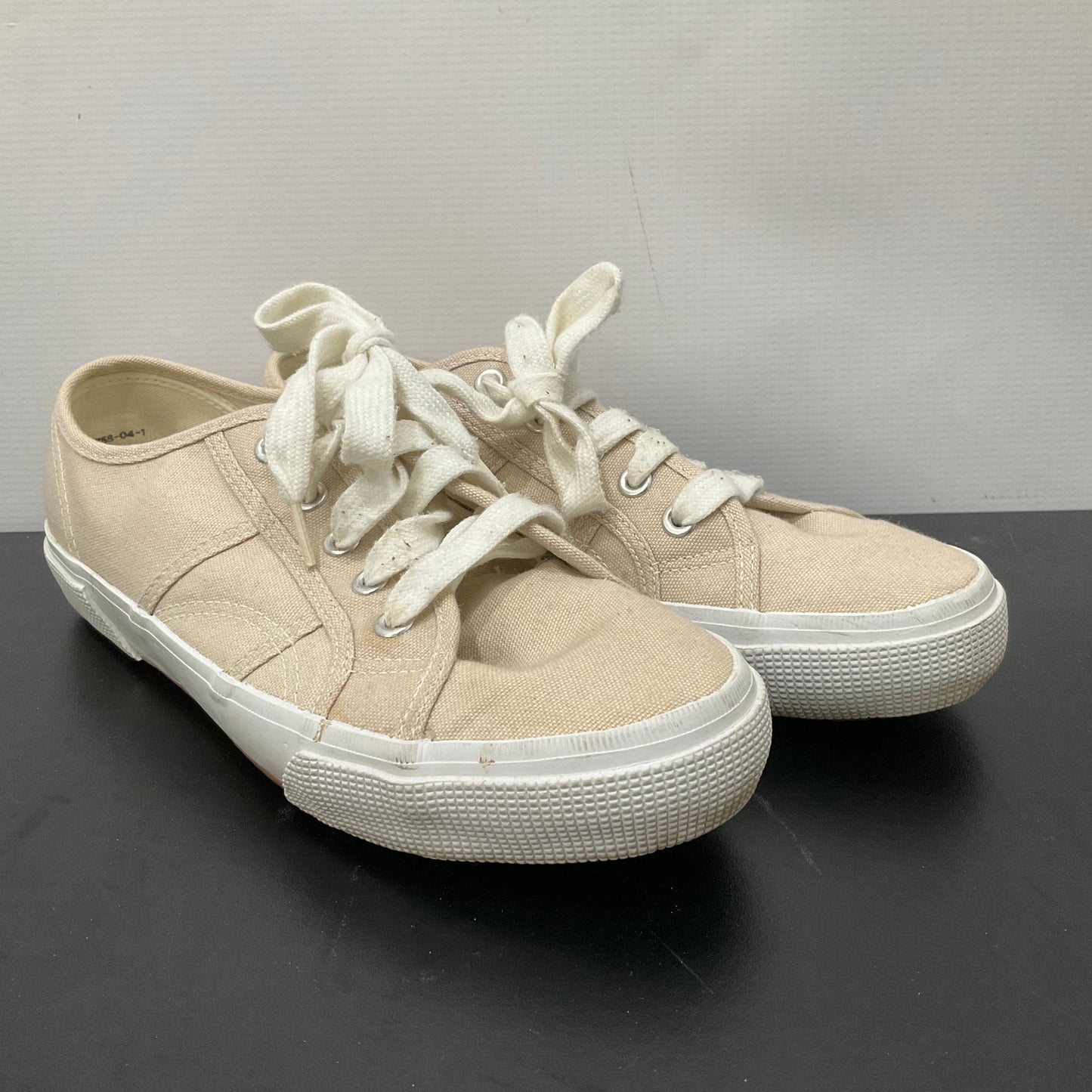 Shoes Sneakers By Gap In Cream, Size: 8.5