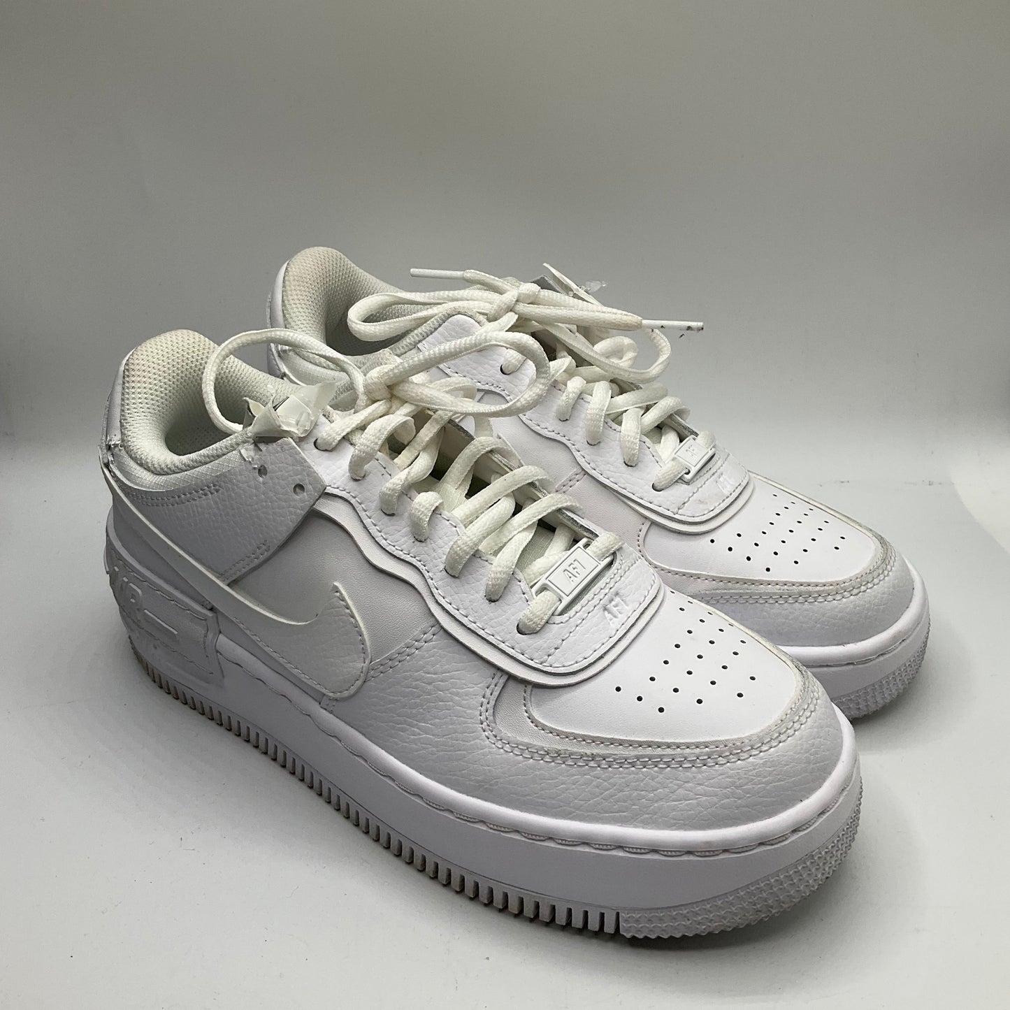 Shoes Sneakers By Nike In White, Size: 7.5