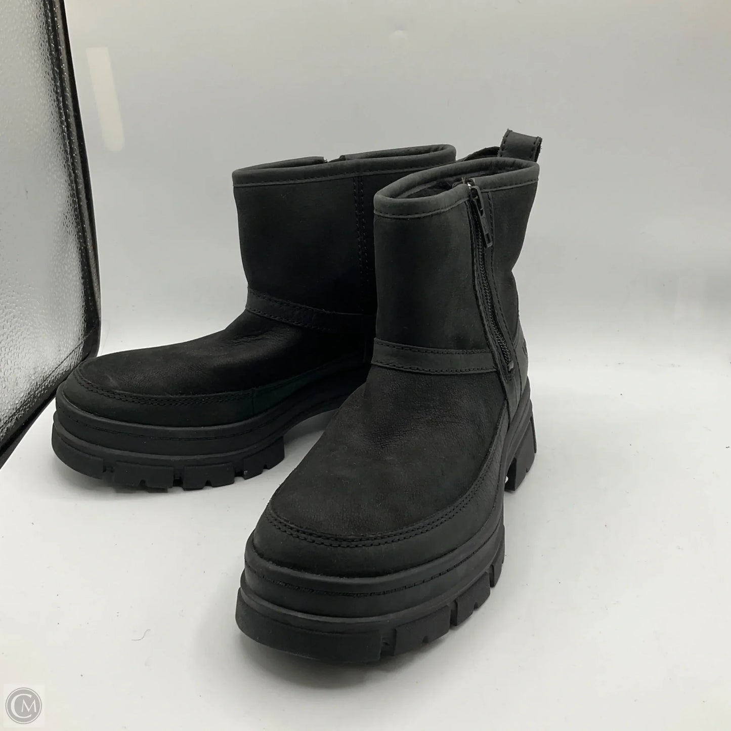 Boots Designer By Ugg In Black, Size: 6