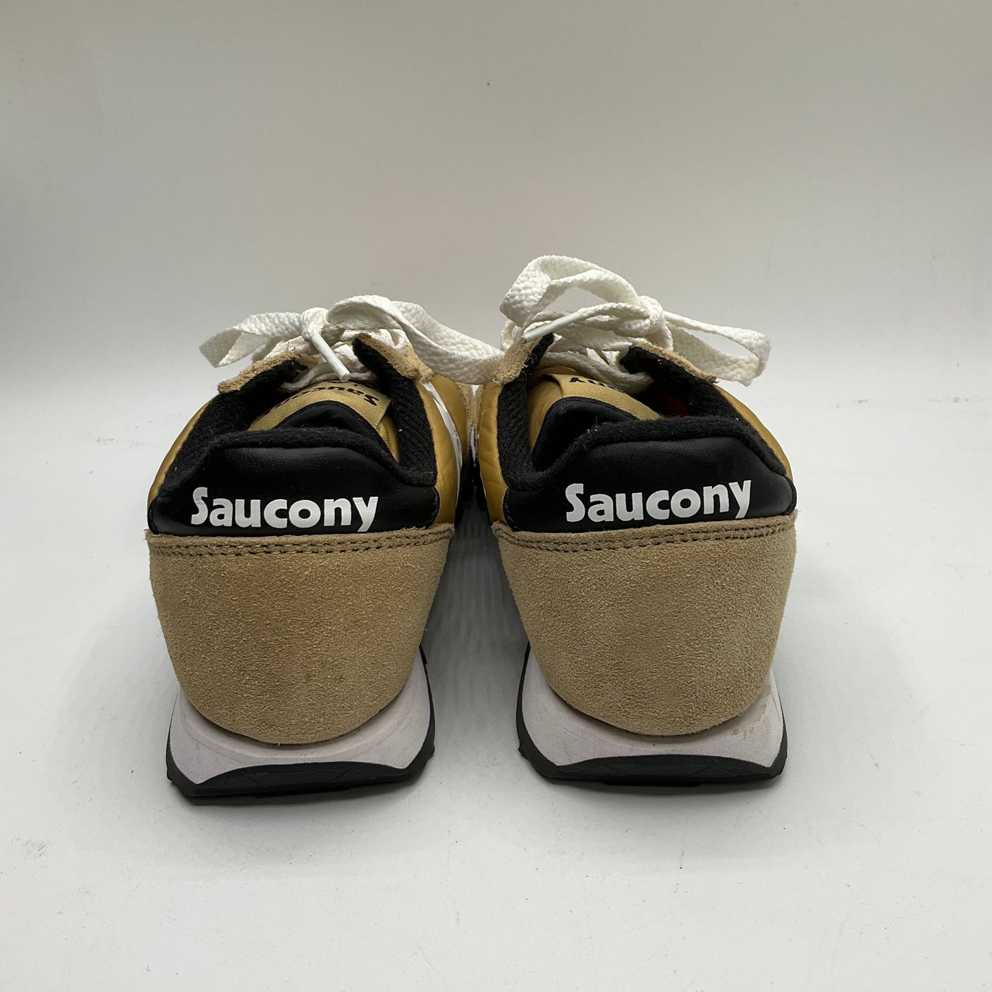 Shoes Sneakers By Saucony In Tan, Size: 5