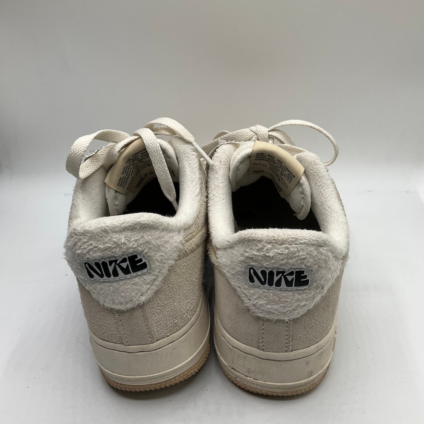 Shoes Sneakers By Nike In Cream, Size: 8