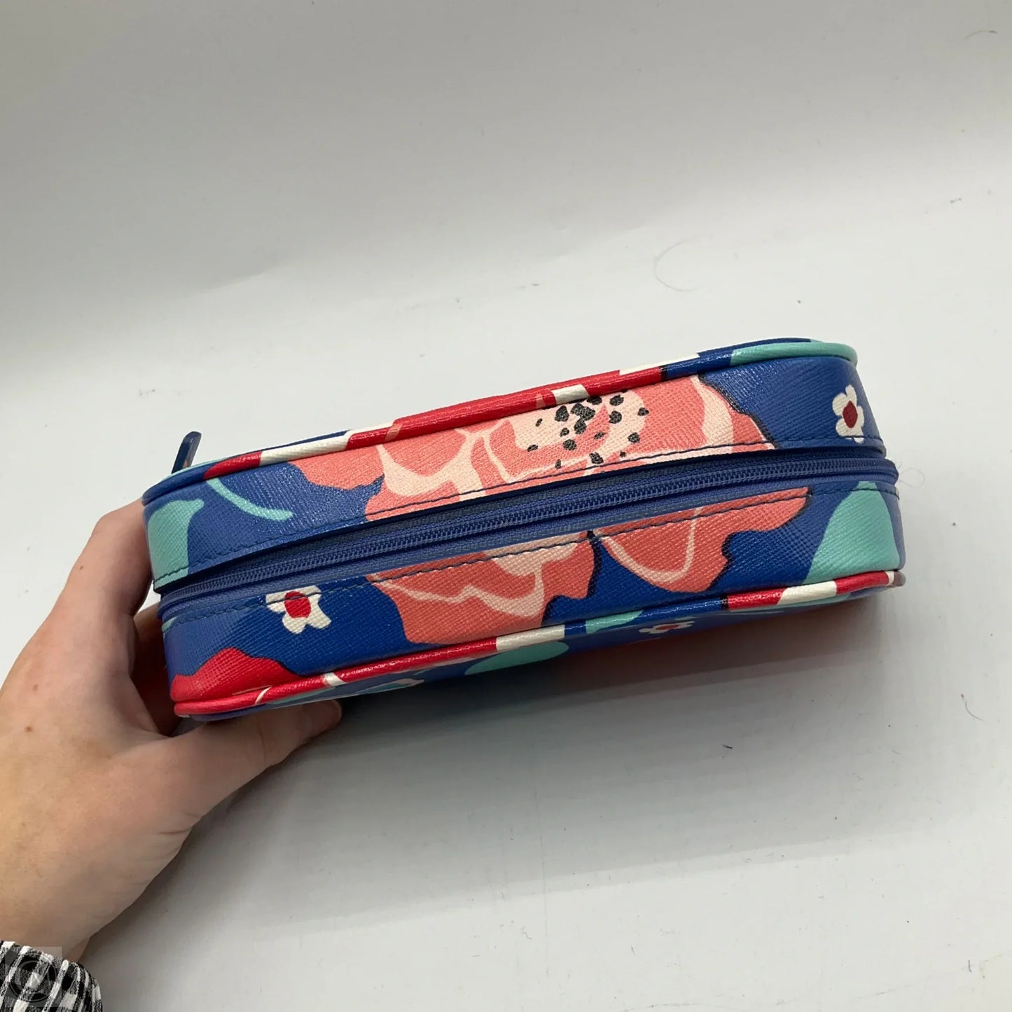 Makeup Bag Designer By Kate Spade, Size: Small