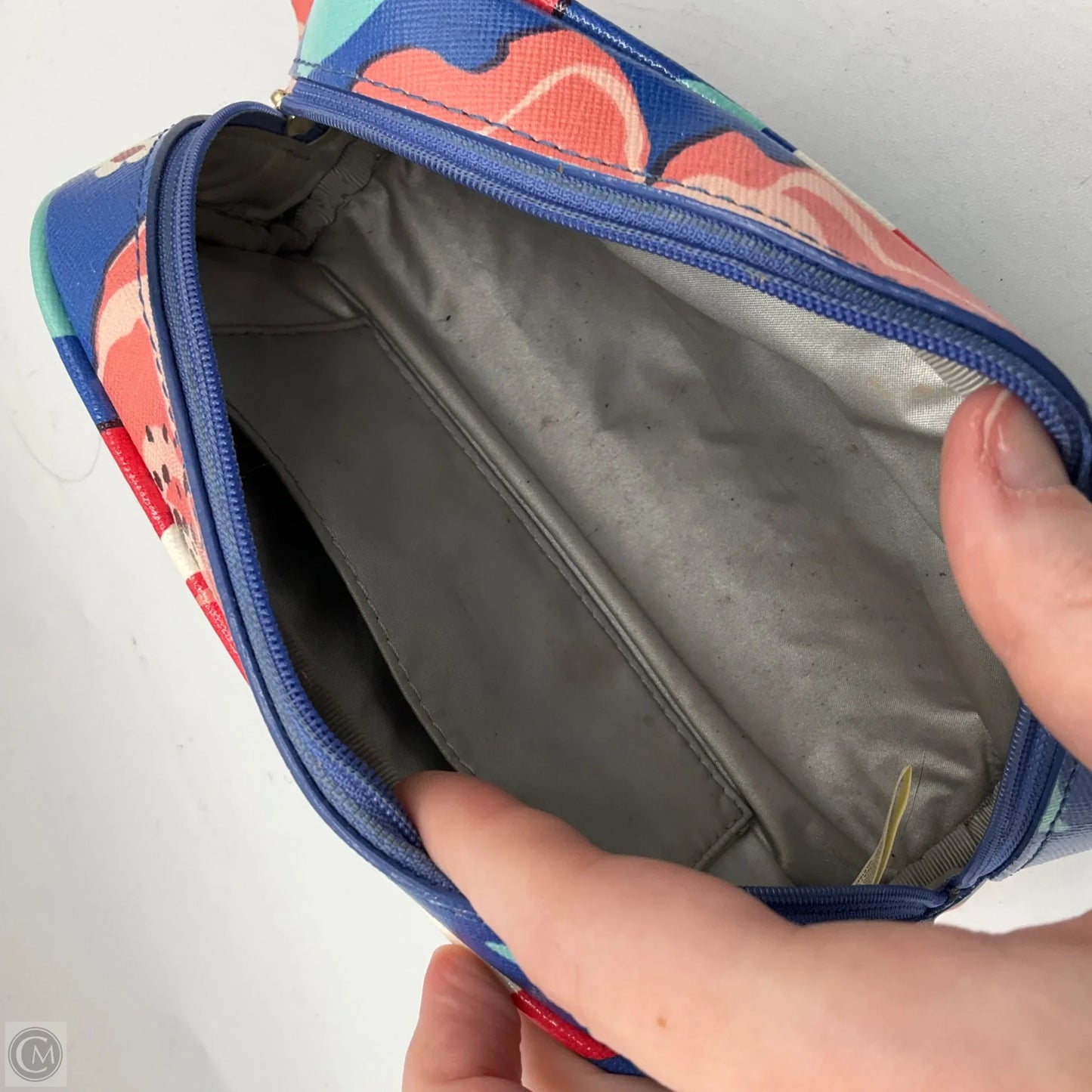 Makeup Bag Designer By Kate Spade, Size: Small