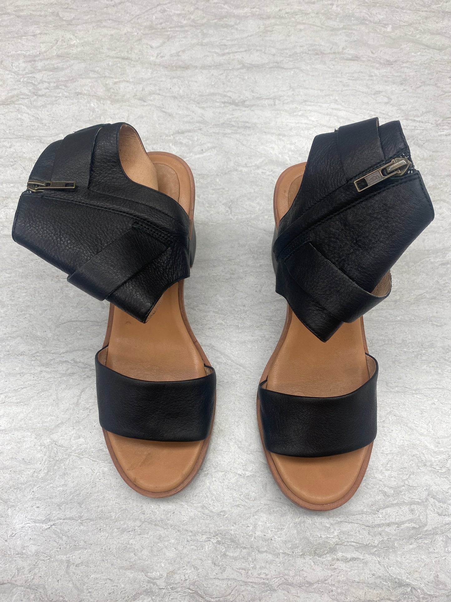 Sandals Designer By Ugg In Black, Size: 10