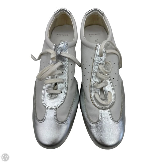 Shoes Athletic By Clothes Mentor In White, Size: 9.5