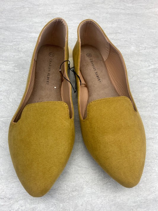 Yellow Shoes Flats Clothes Mentor, Size 10