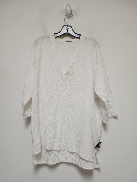 White Top Short Sleeve Clothes Mentor, Size M