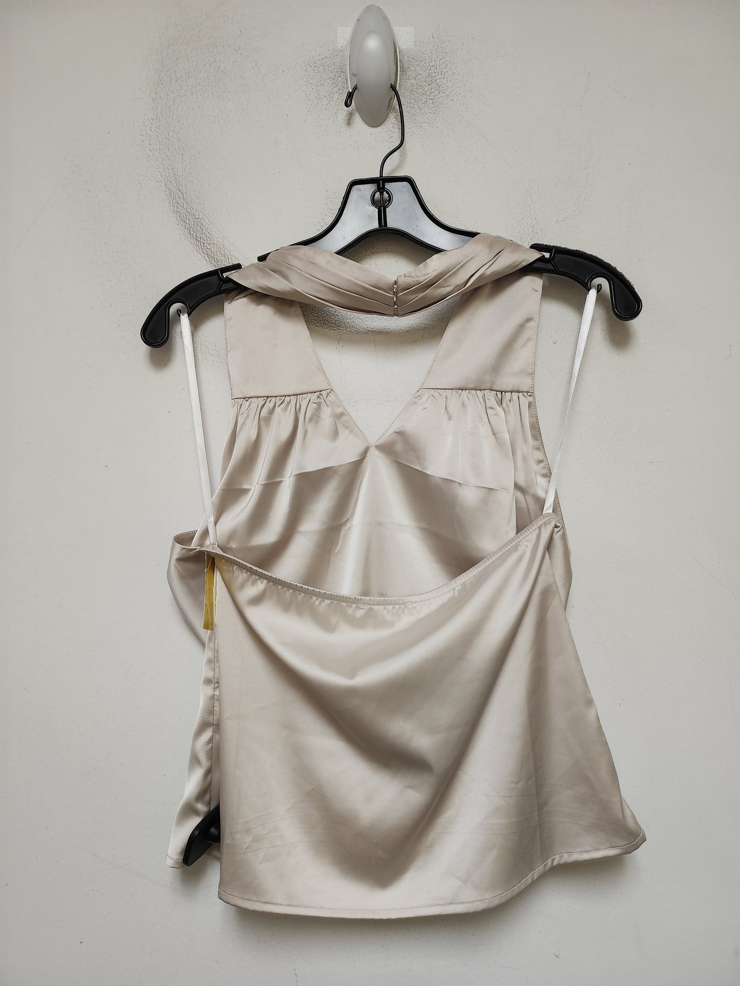 Top Sleeveless By Clothes Mentor In Tan, Size: Xs