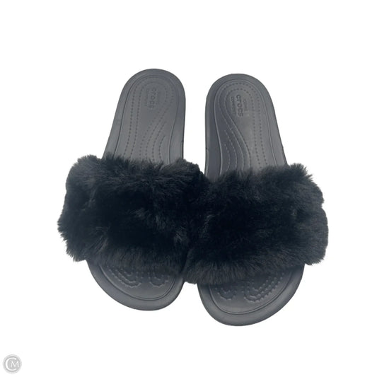 Sandals Flats By Crocs In Black, Size: 9