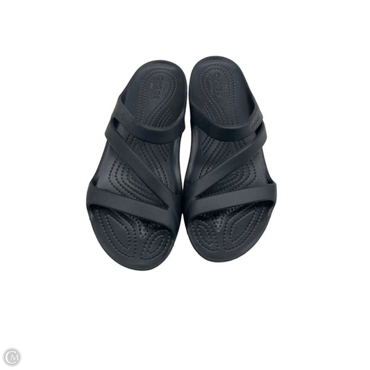 Sandals Flats By Crocs In Black, Size: 8