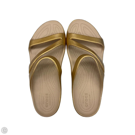 Sandals Flats By Crocs In Gold & Tan, Size: 8