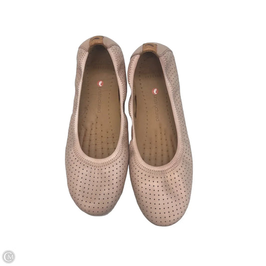 Shoes Flats By Clarks In Tan, Size: 6.5