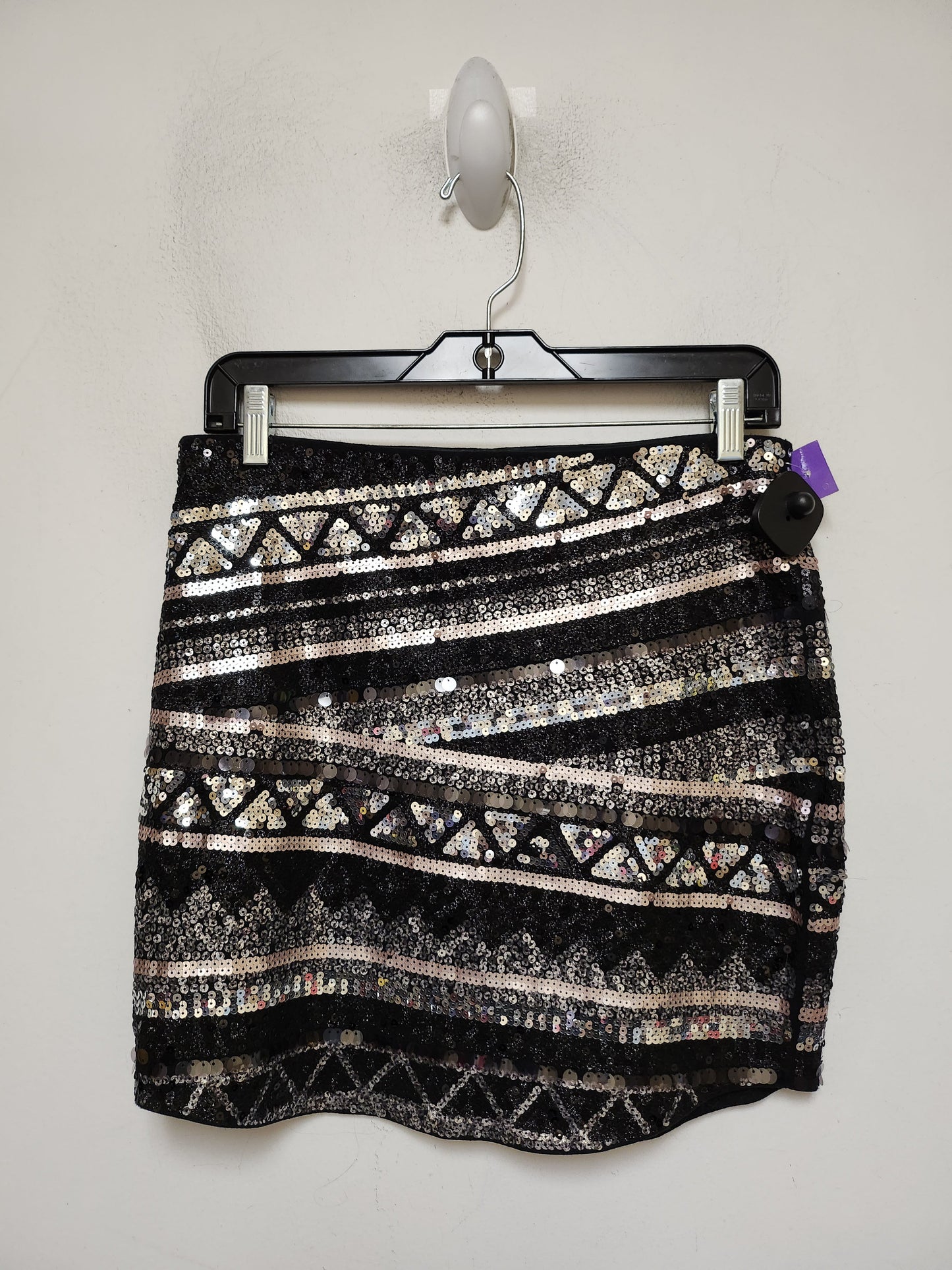 Skirt Mini & Short By Express In Black & Gold, Size: 4