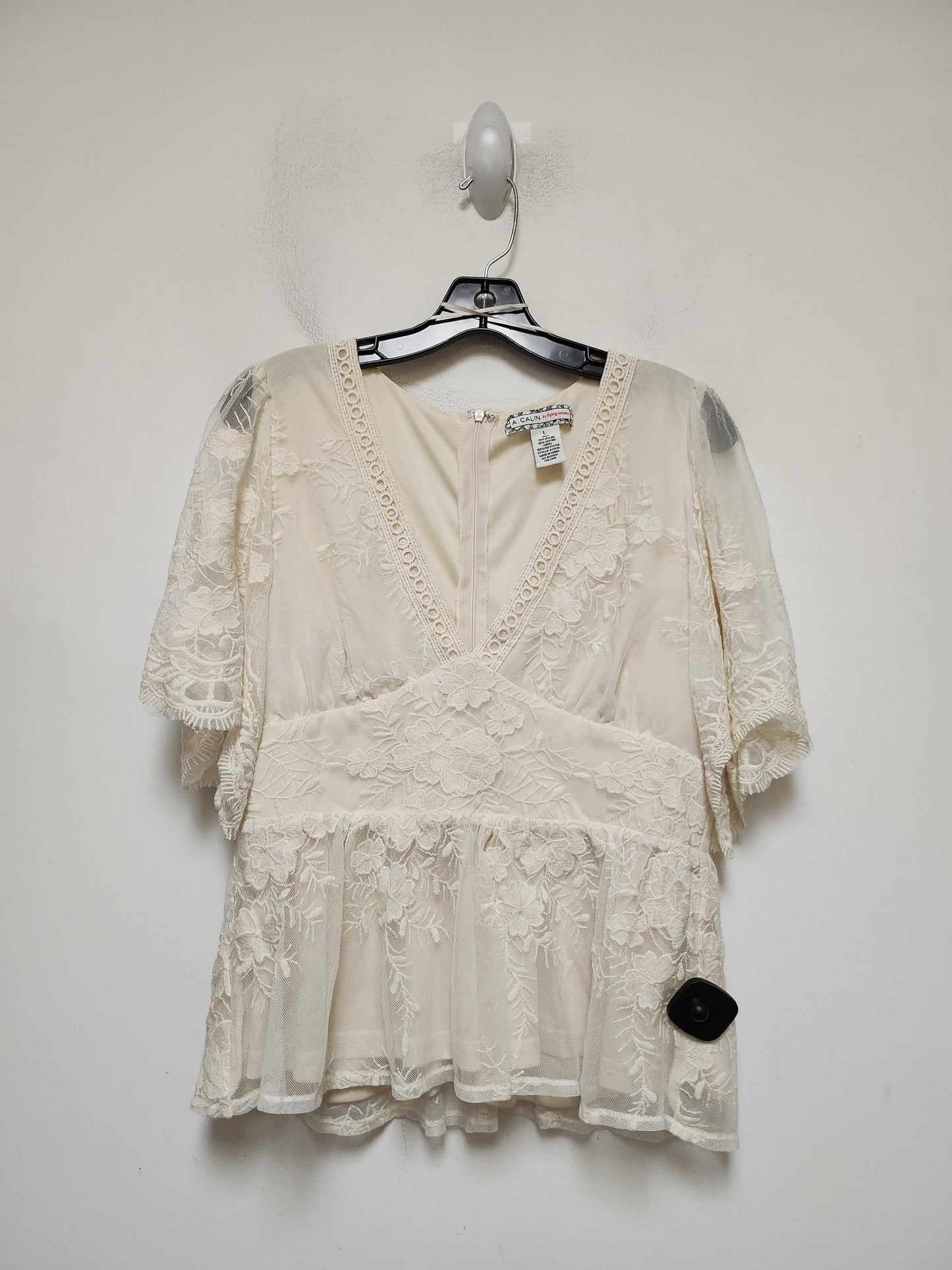 Cream Top Short Sleeve Flying Tomato, Size L