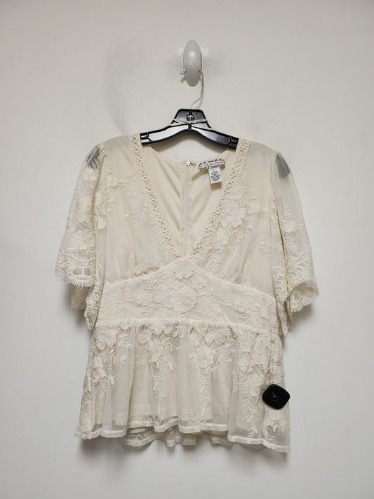 Cream Top Short Sleeve Flying Tomato, Size L