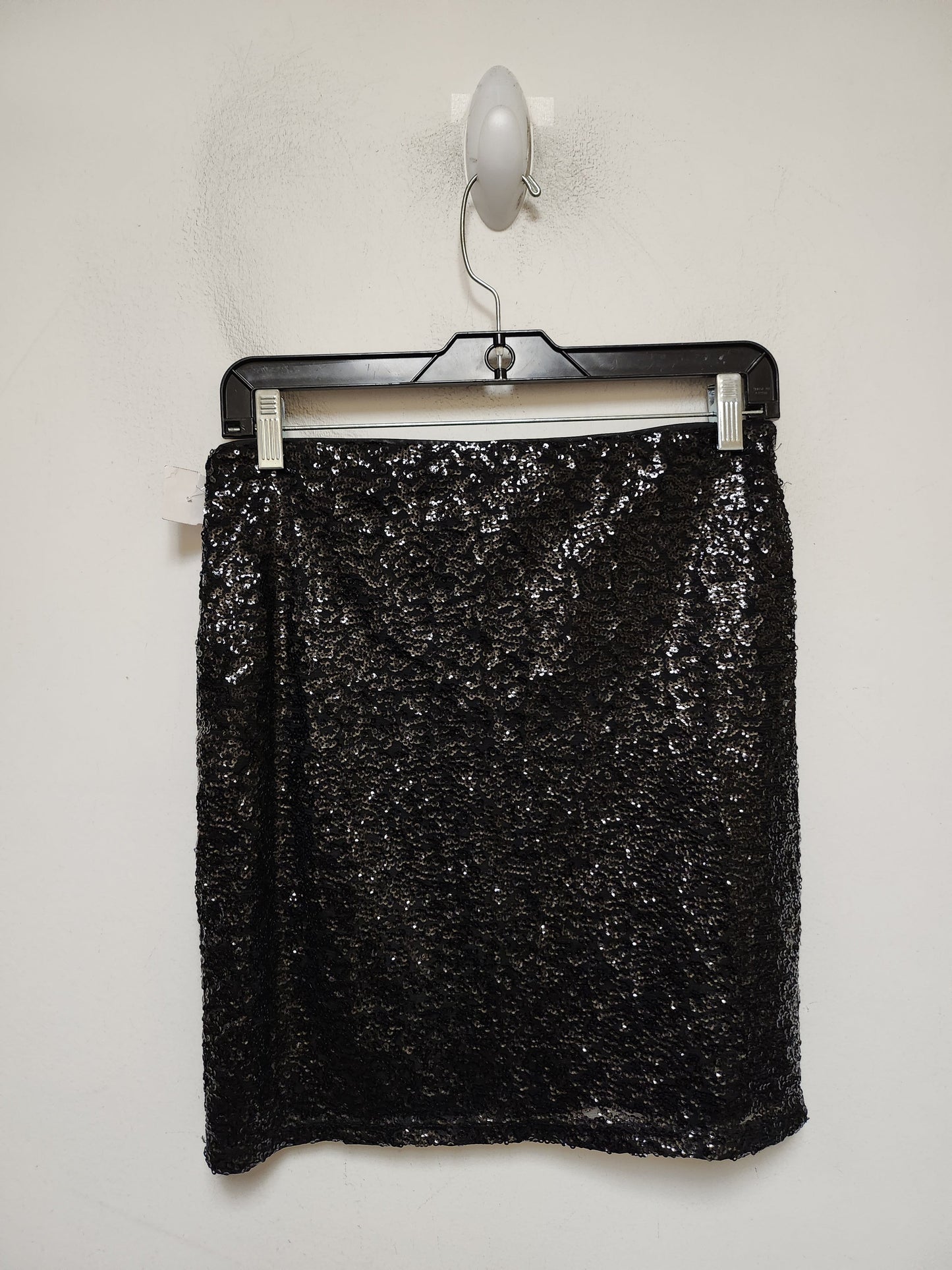 Skirt Mini & Short By Divided In Black, Size: 4