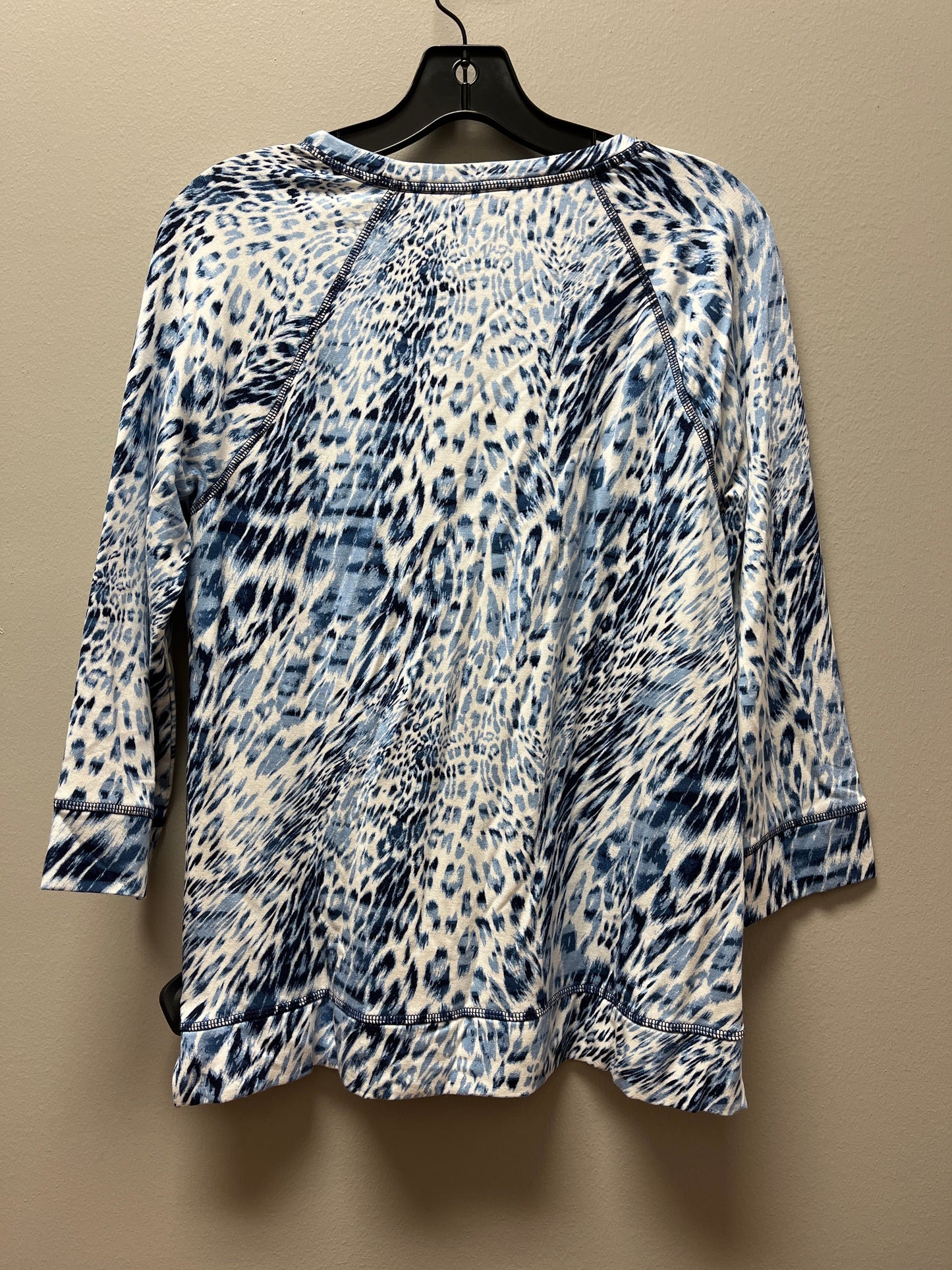 Top Long Sleeve Basic By Chicos In Animal Print, Size: S