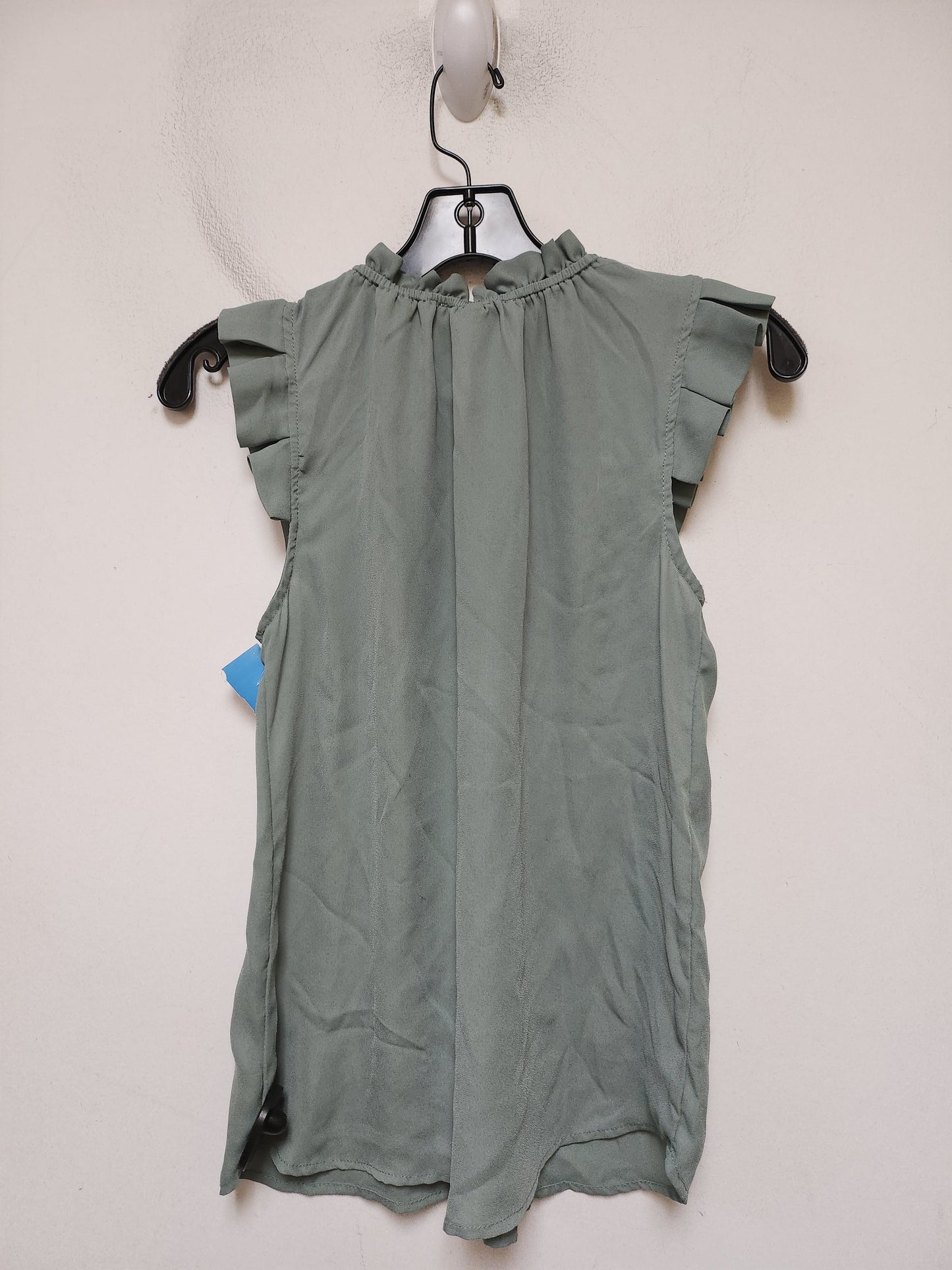 Top Sleeveless By Monteau In Green, Size: S