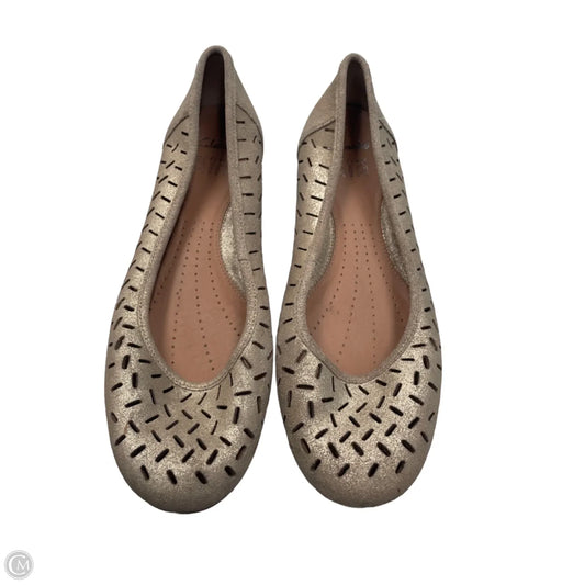 Shoes Flats By Clarks In Gold, Size: 6.5