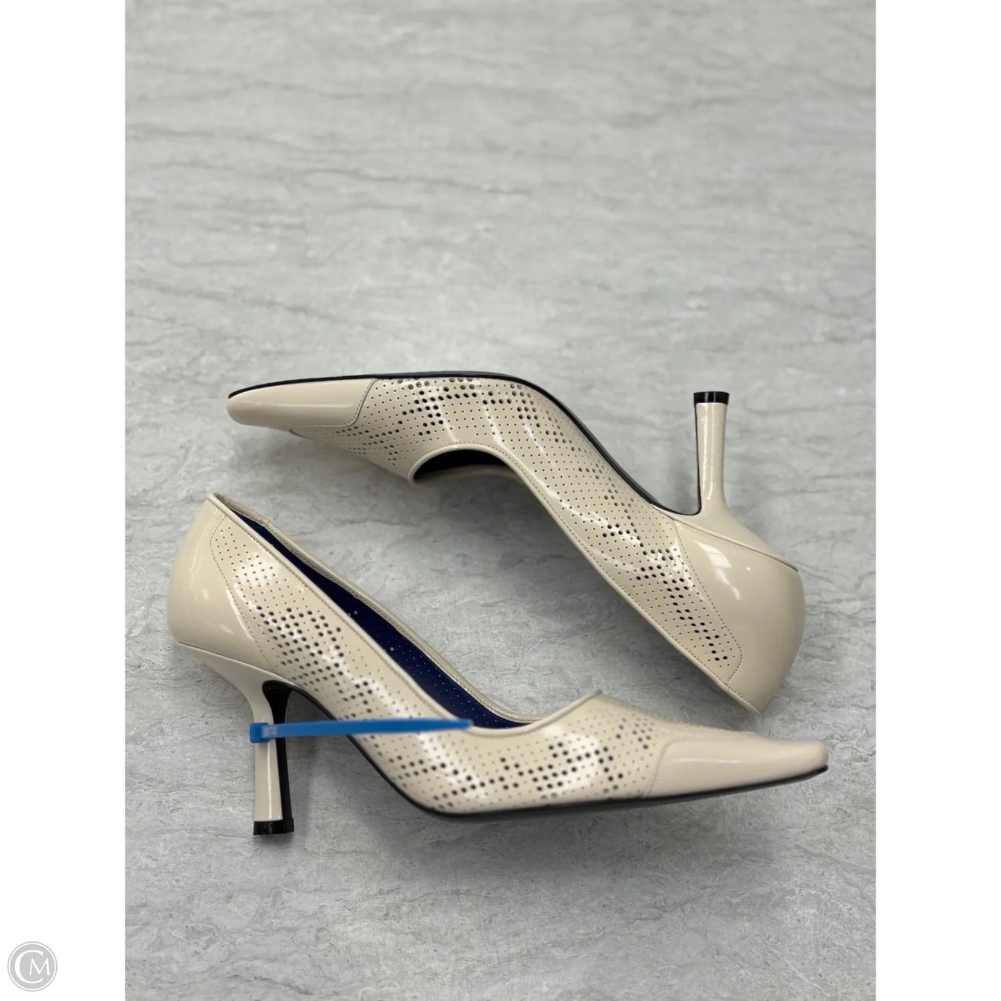 Shoes Luxury Designer By Burberry In Cream, Size: 7.5