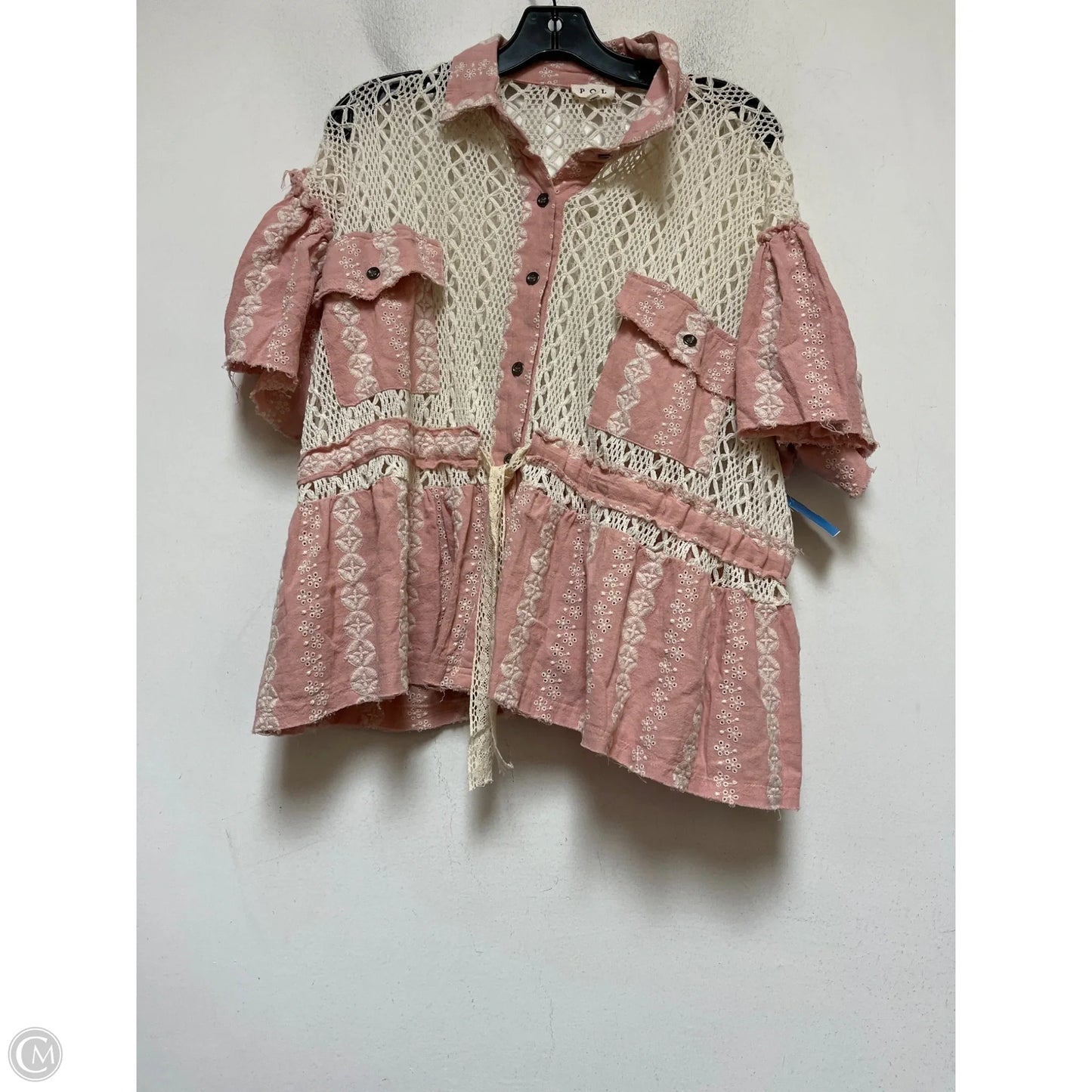 Top Short Sleeve By Pol In Cream & Pink, Size: S