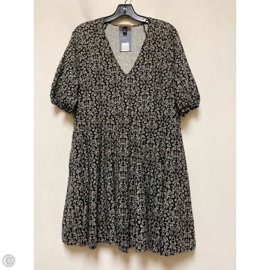Dress Casual Short By Universal Thread In Floral Print, Size: M