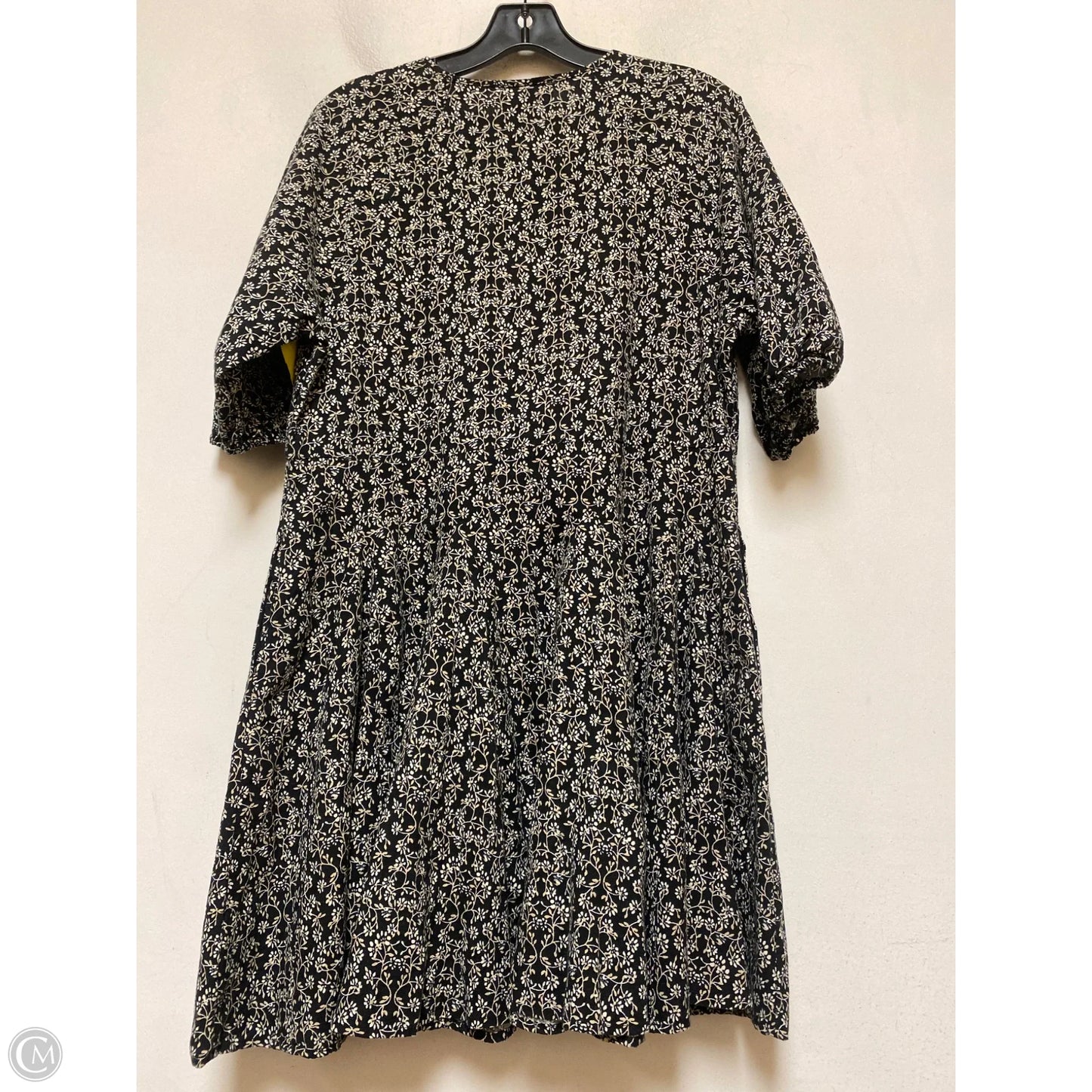 Dress Casual Short By Universal Thread In Floral Print, Size: M