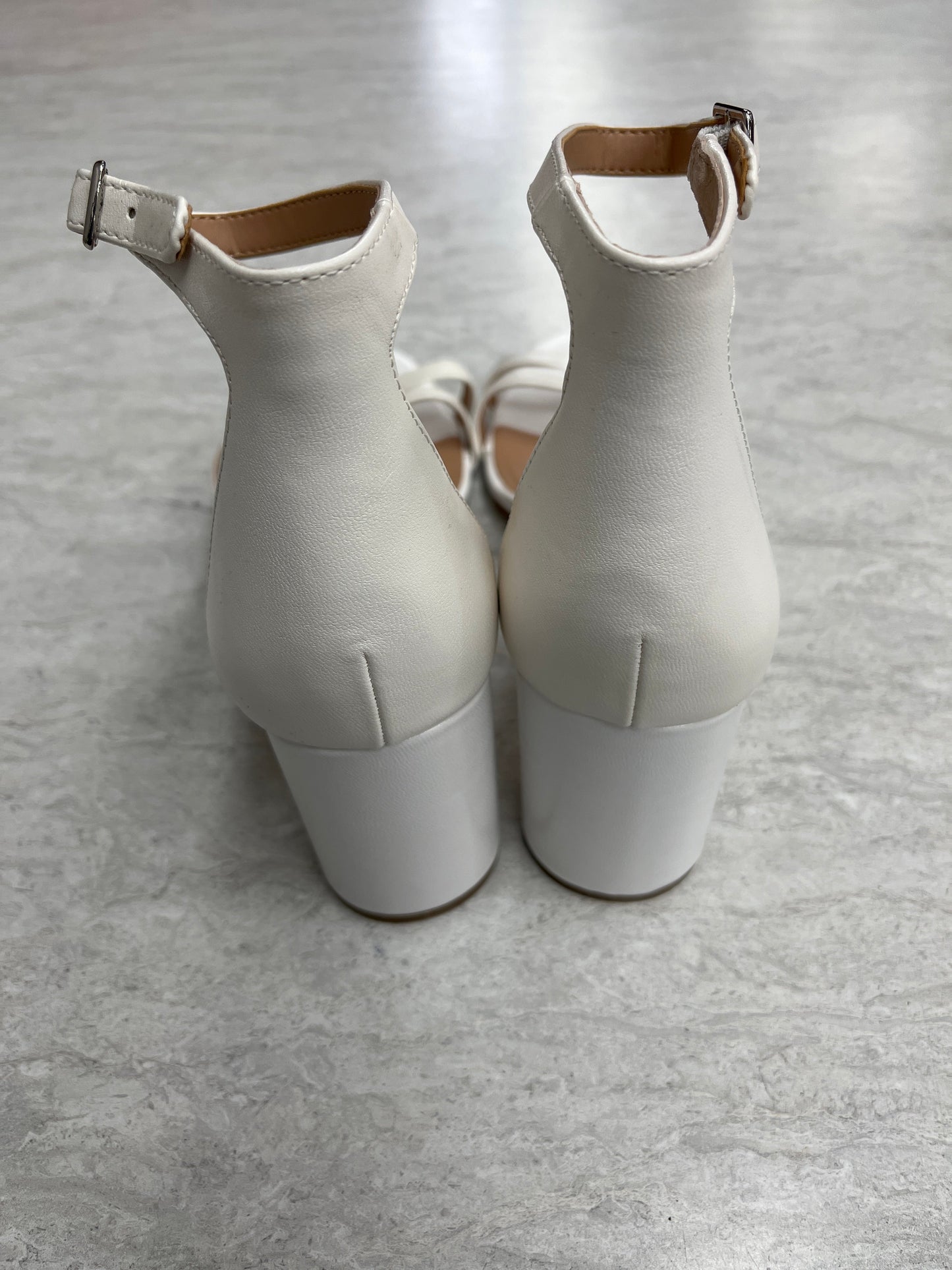 White Shoes Heels Block Inc, Size 9.5