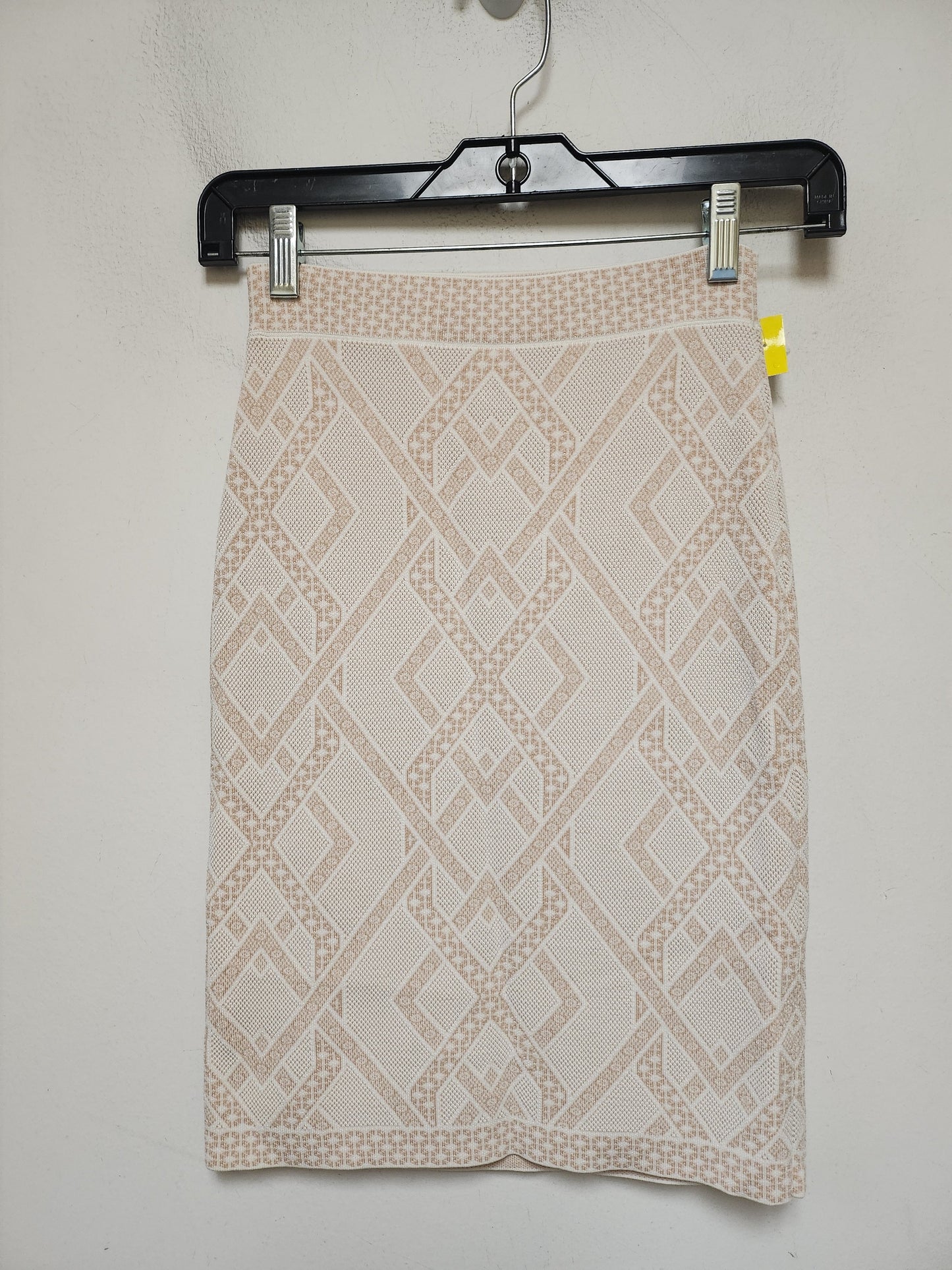 Skirt Mini & Short By Bcbgmaxazria In Geometric Pattern, Size: 4